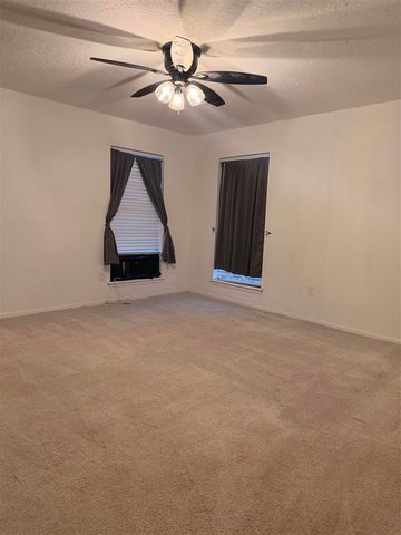 4812 SE Brigadoon Pl, Lawton, OK 73501