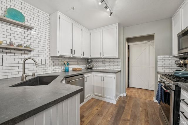 31 Regents Cir, Rohnert Park, CA 94928