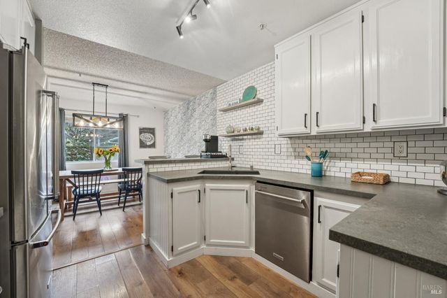 31 Regents Cir, Rohnert Park, CA 94928