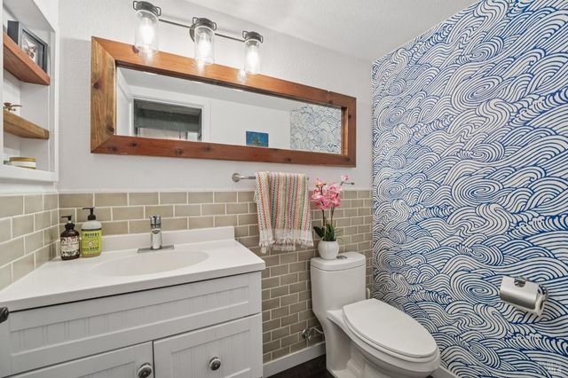 31 Regents Cir, Rohnert Park, CA 94928