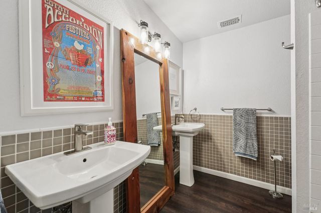 31 Regents Cir, Rohnert Park, CA 94928