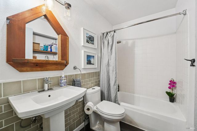 31 Regents Cir, Rohnert Park, CA 94928