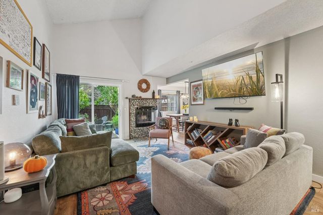 31 Regents Cir, Rohnert Park, CA 94928