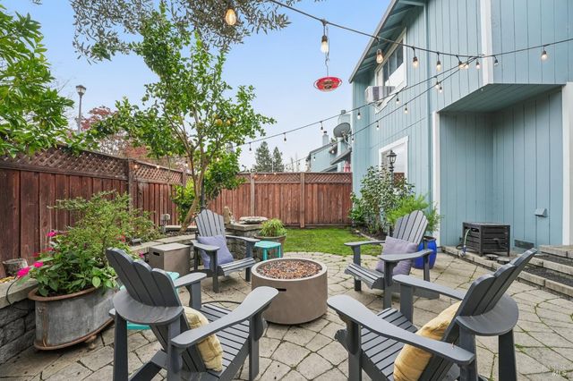 31 Regents Cir, Rohnert Park, CA 94928