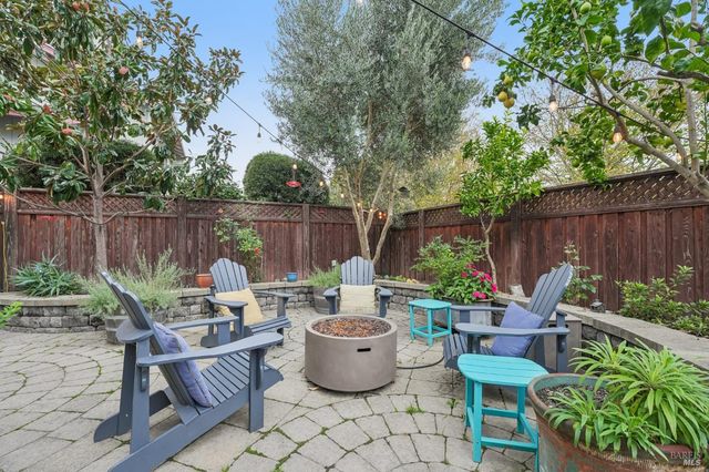 31 Regents Cir, Rohnert Park, CA 94928