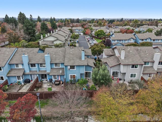 31 Regents Cir, Rohnert Park, CA 94928