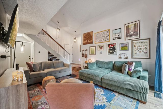 31 Regents Cir, Rohnert Park, CA 94928