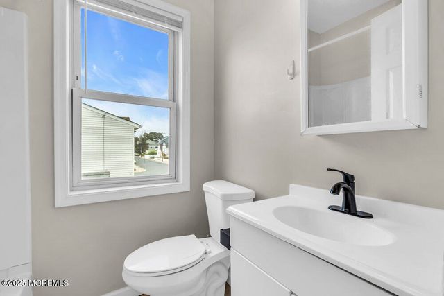 77 Center Avenue, Keansburg, NJ 07734