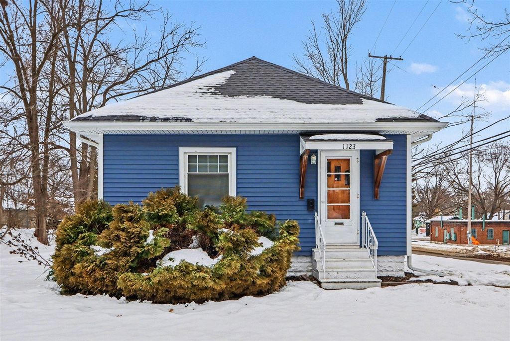 1123 Palmer Avenue, Kalamazoo, MI 49001