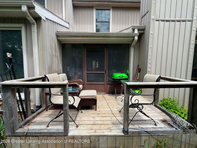 1285 N Chartwell Carriage Way, East Lansing, MI 48823
