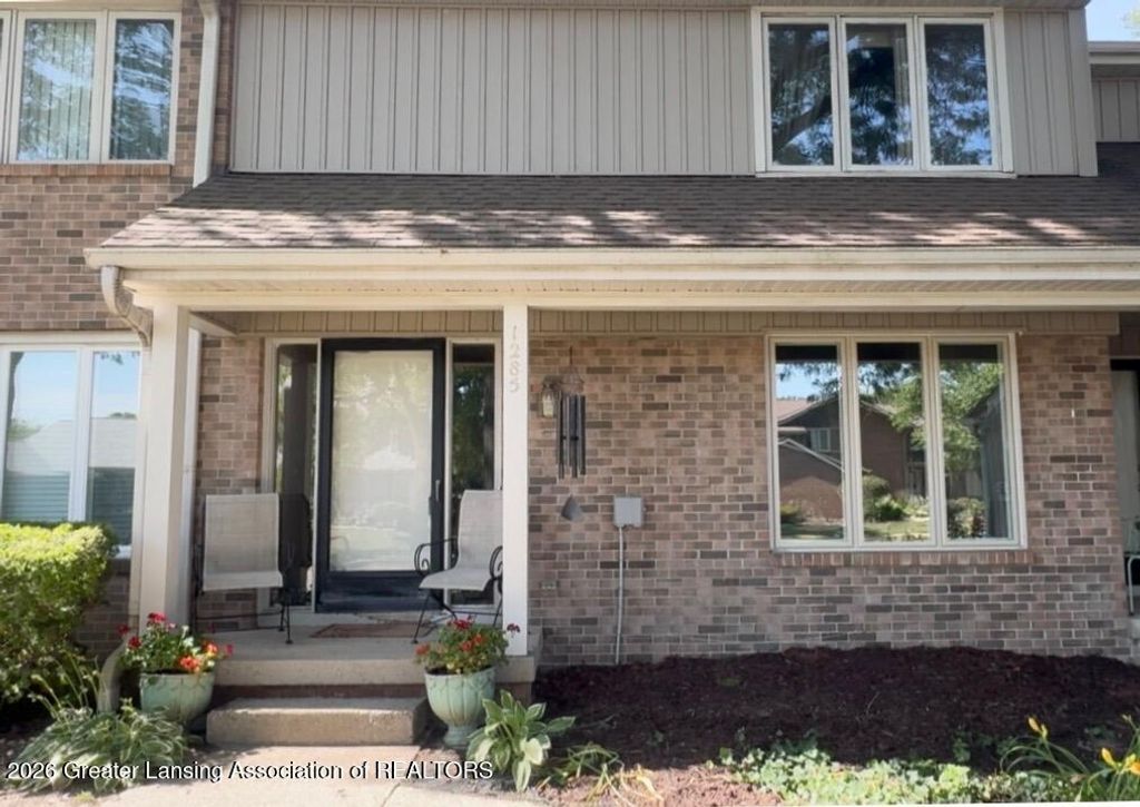 1285 N Chartwell Carriage Way, East Lansing, MI 48823