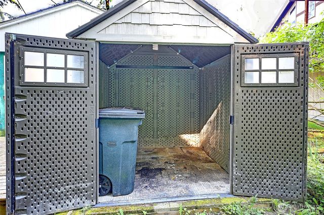 566 Sundin Drive, Camano Island, WA 98282