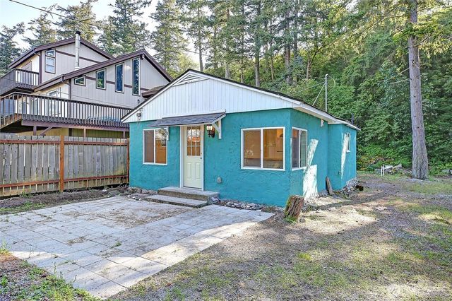 566 Sundin Drive, Camano Island, WA 98282