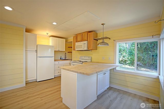 566 Sundin Drive, Camano Island, WA 98282