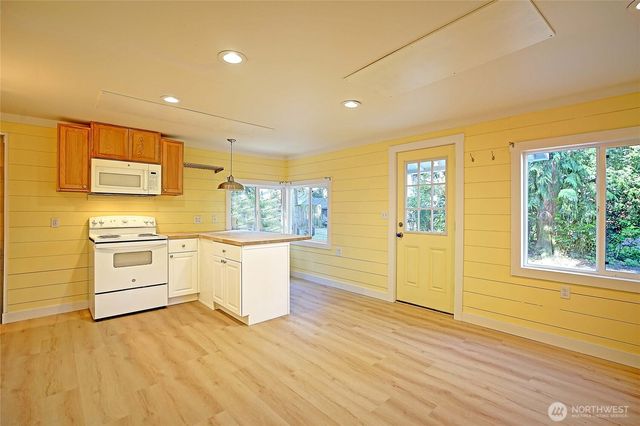 566 Sundin Drive, Camano Island, WA 98282