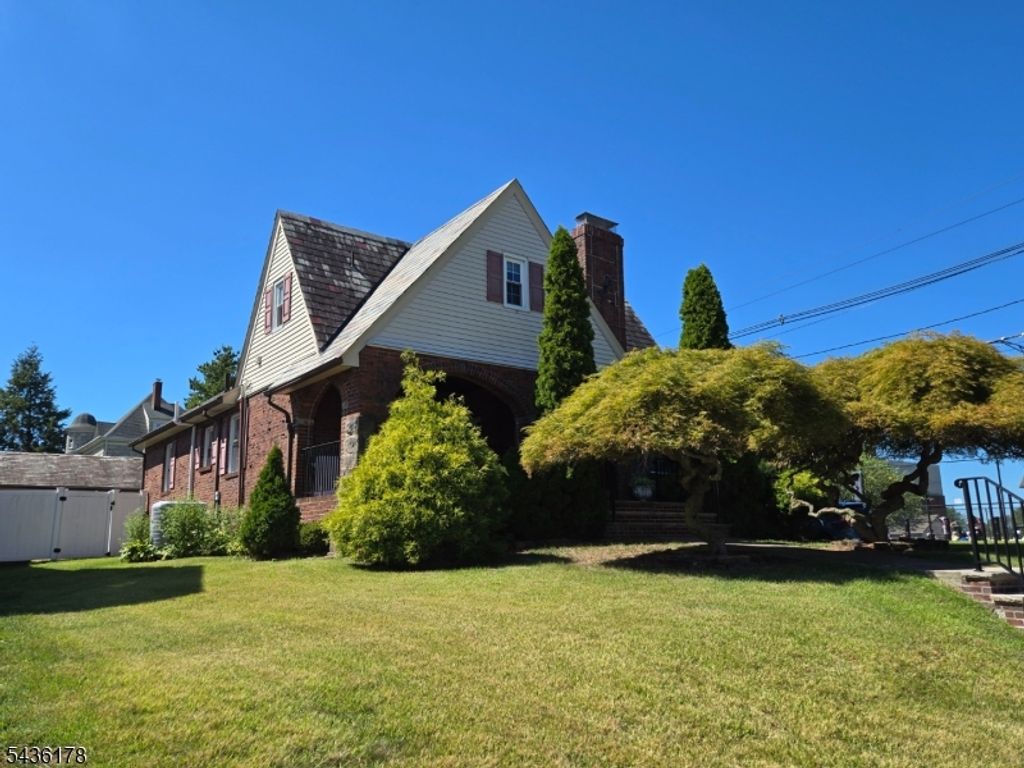 304 Henry St, Hasbrouck Heights Boro, NJ 07604 — exterior