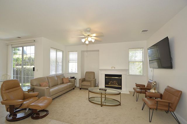 1756 N Holly Avenue, Clovis, CA 93619