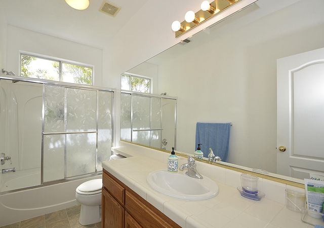 1756 N Holly Avenue, Clovis, CA 93619