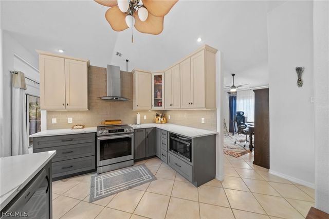 1007 SE 23rd AVE, Cape Coral, FL 33990