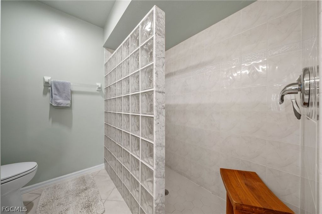 Image 17 of property listing at 1007 SE 23rd AVE, Cape Coral, FL 33990