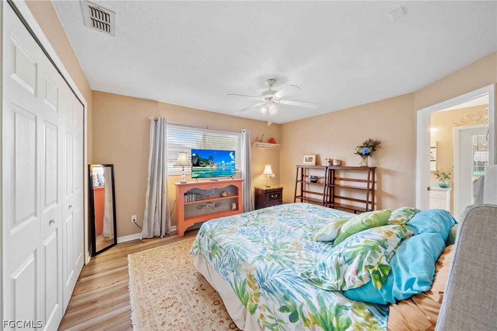 Image 18 of property listing at 1007 SE 23rd AVE, Cape Coral, FL 33990