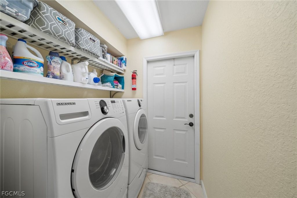 Image 20 of property listing at 1007 SE 23rd AVE, Cape Coral, FL 33990