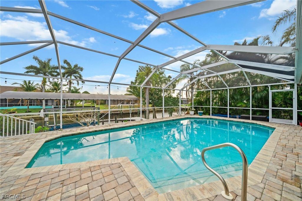 Image 27 of property listing at 1007 SE 23rd AVE, Cape Coral, FL 33990