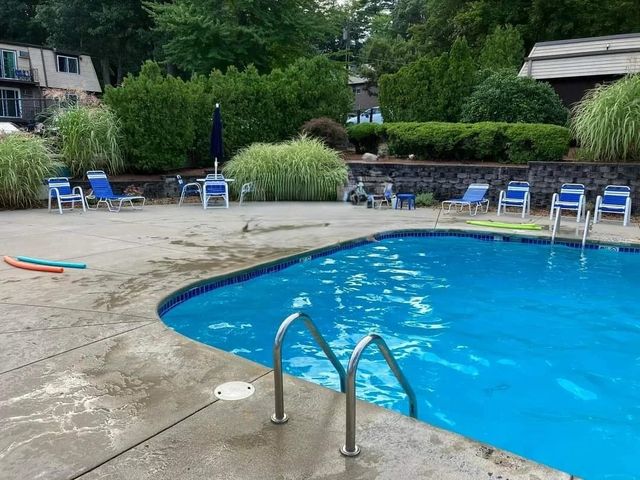 15 Silvestri Cir Unit 9, Derry, NH 03038