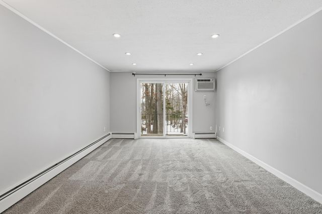 15 Silvestri Cir Unit 9, Derry, NH 03038