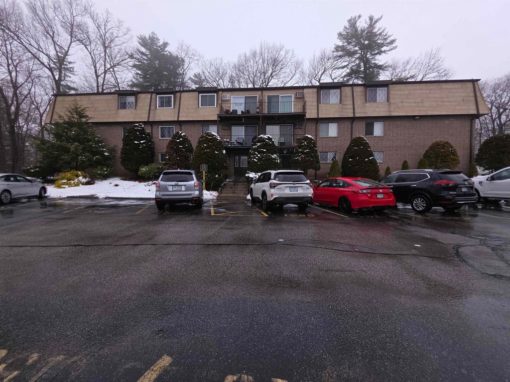 15 Silvestri Cir Unit 9, Derry, NH 03038
