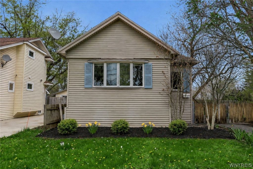 79 Lind Avenue, West Seneca, NY 14224