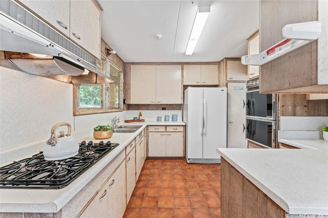 1553 Mahiole Street, Honolulu, HI 96819