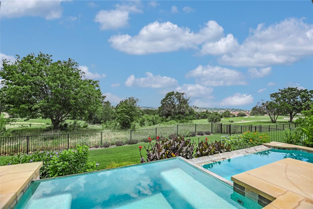 211 Jack Nicklaus DR, Austin, TX 78738