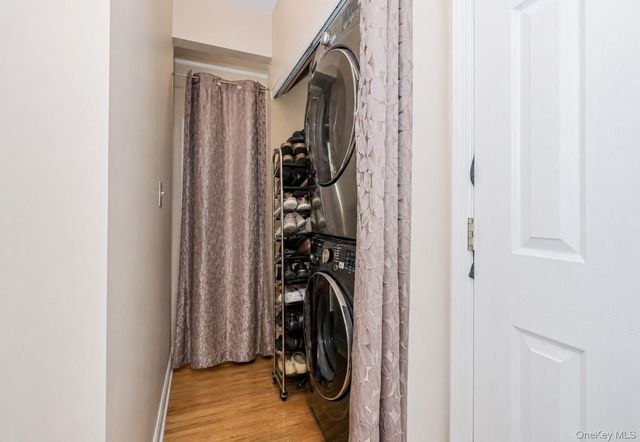 34 Putters Ct, Staten Island, NY 10301