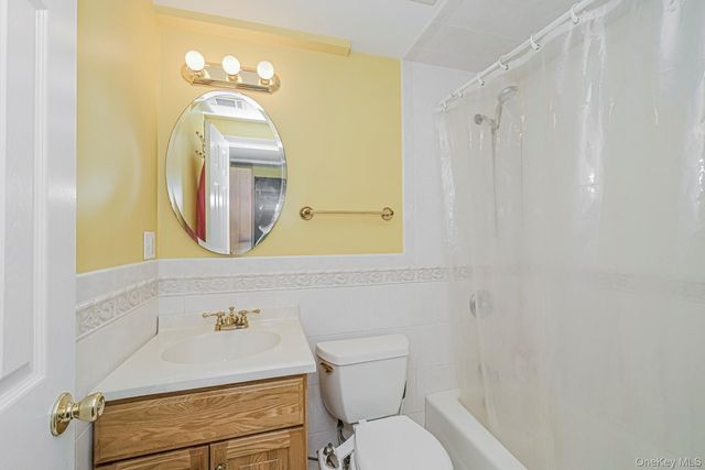 34 Putters Ct, Staten Island, NY 10301