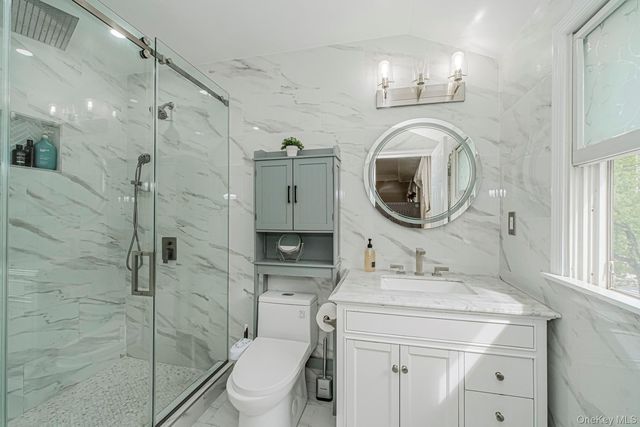 34 Putters Ct, Staten Island, NY 10301