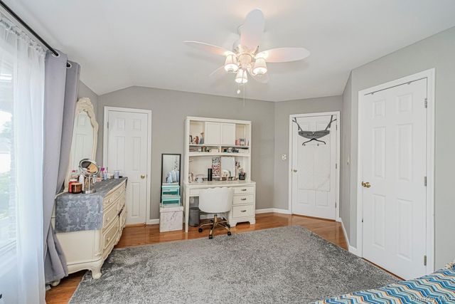 34 Putters Ct, Staten Island, NY 10301