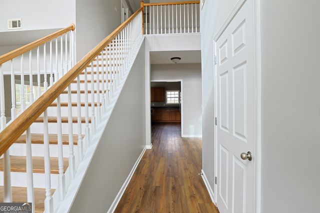 910 Lakeside Court, Loganville, GA 30052