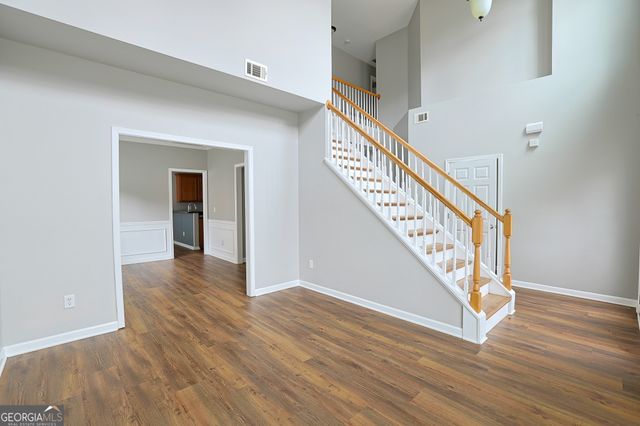 910 Lakeside Court, Loganville, GA 30052