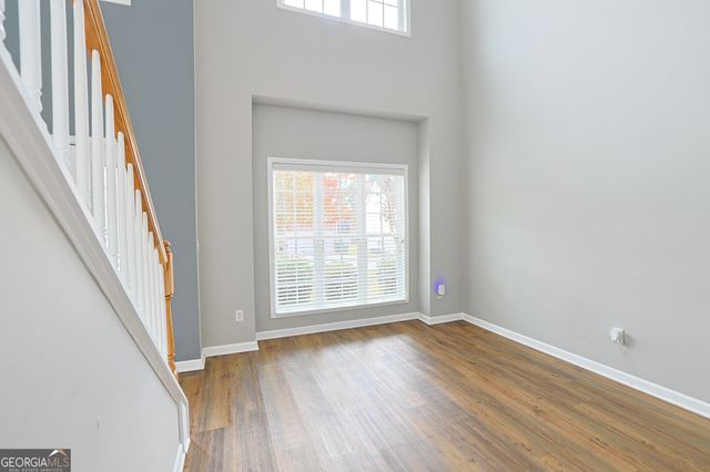 910 Lakeside Court, Loganville, GA 30052