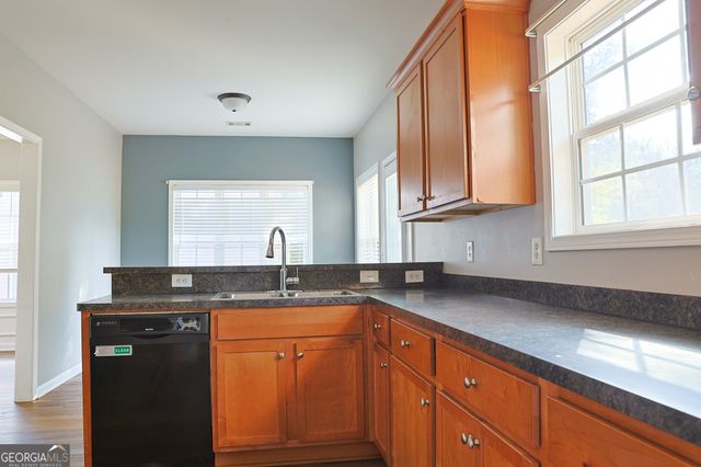 910 Lakeside Court, Loganville, GA 30052