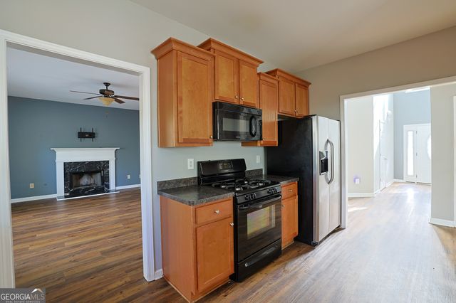 910 Lakeside Court, Loganville, GA 30052