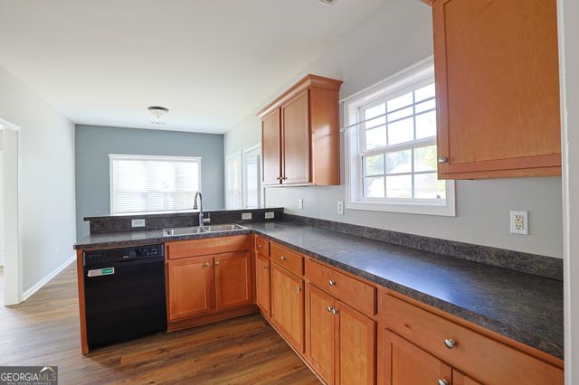 910 Lakeside Court, Loganville, GA 30052