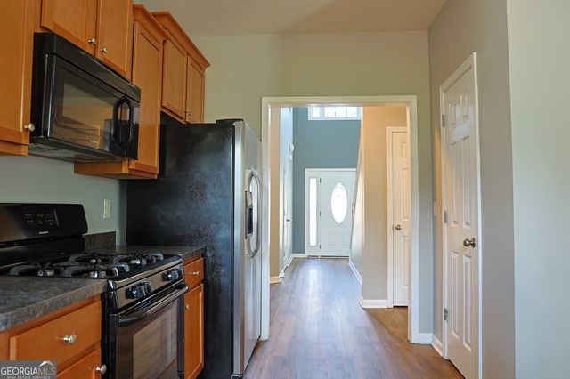 910 Lakeside Court, Loganville, GA 30052