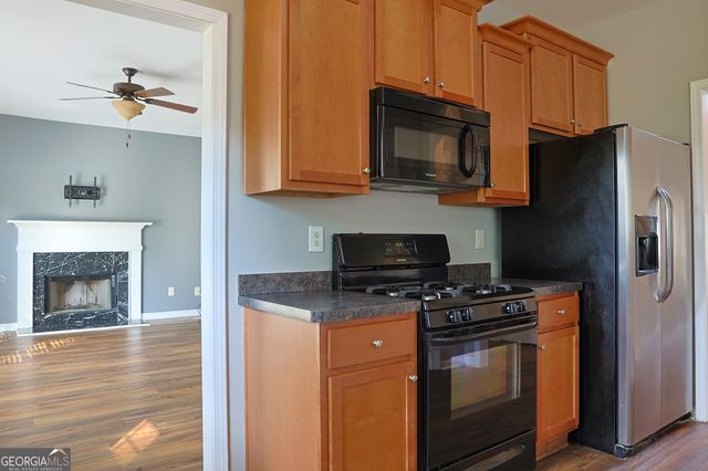 910 Lakeside Court, Loganville, GA 30052