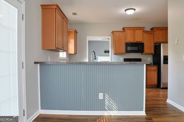 910 Lakeside Court, Loganville, GA 30052