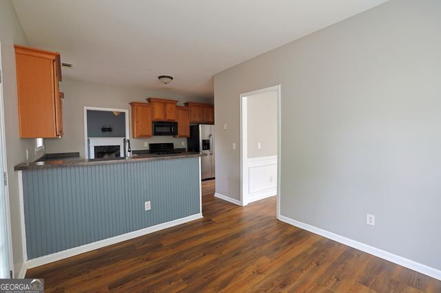 910 Lakeside Court, Loganville, GA 30052