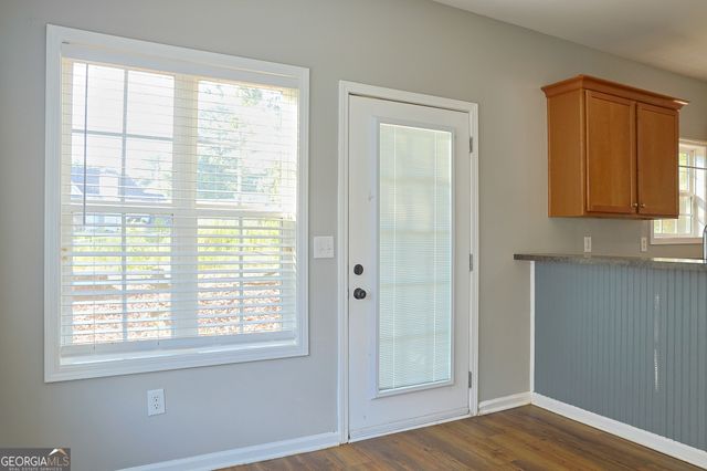 910 Lakeside Court, Loganville, GA 30052