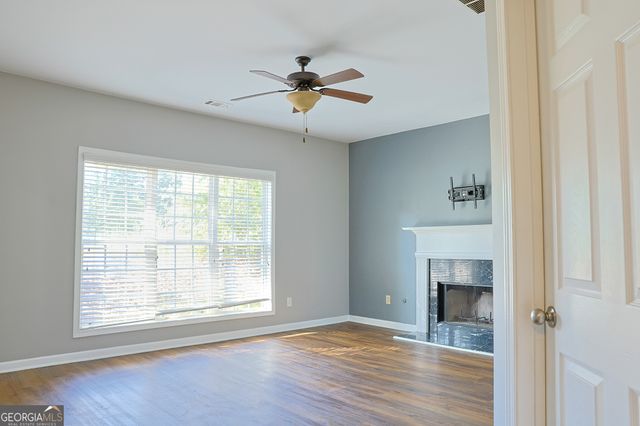 910 Lakeside Court, Loganville, GA 30052