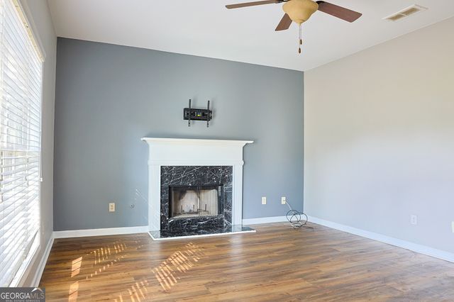 910 Lakeside Court, Loganville, GA 30052